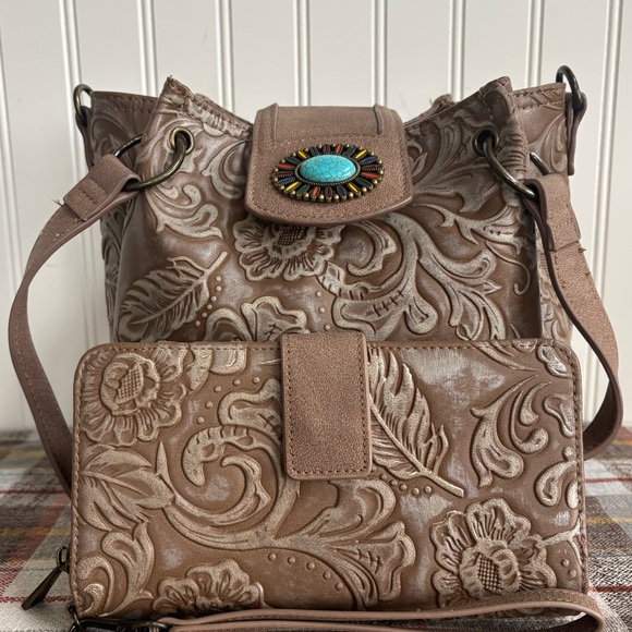 Catchfly Chic Embossed Tan Satchel and wallet - Picture 1 of 16